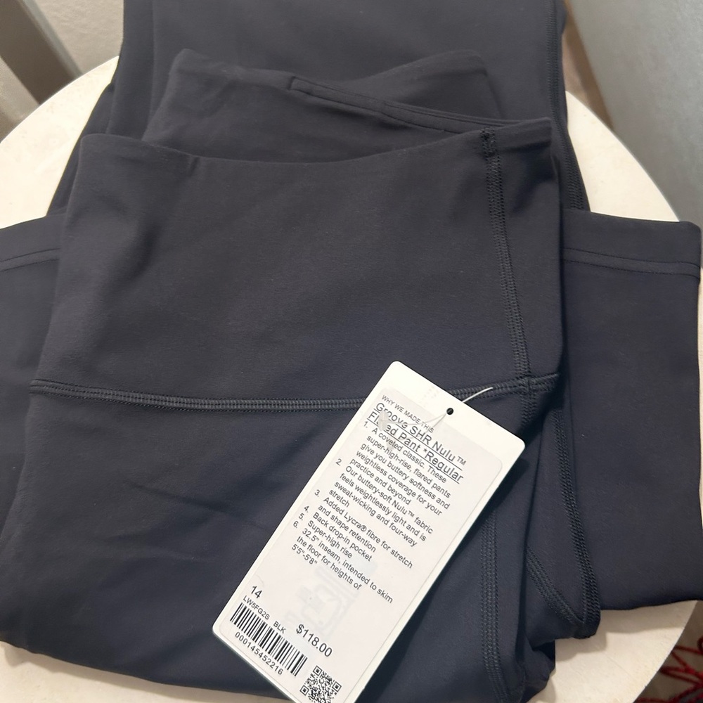 Lululemon groove SHR Nulu flared pant Regular*